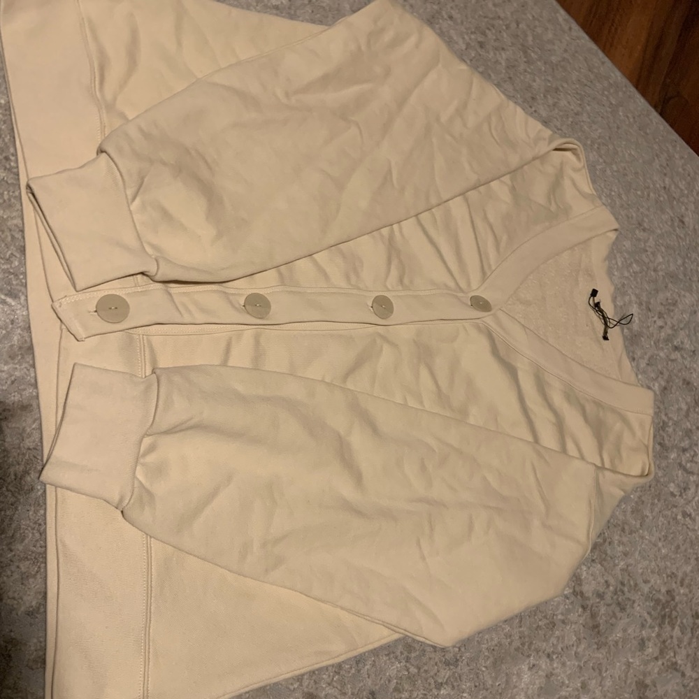 ZARA- LARGE BUTTON KNIT CARDIGAN
Color: Off white / Cream 
Size: Large